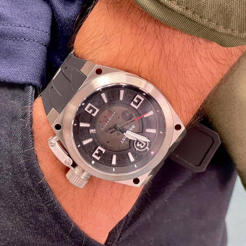 Valiant Automatic Black