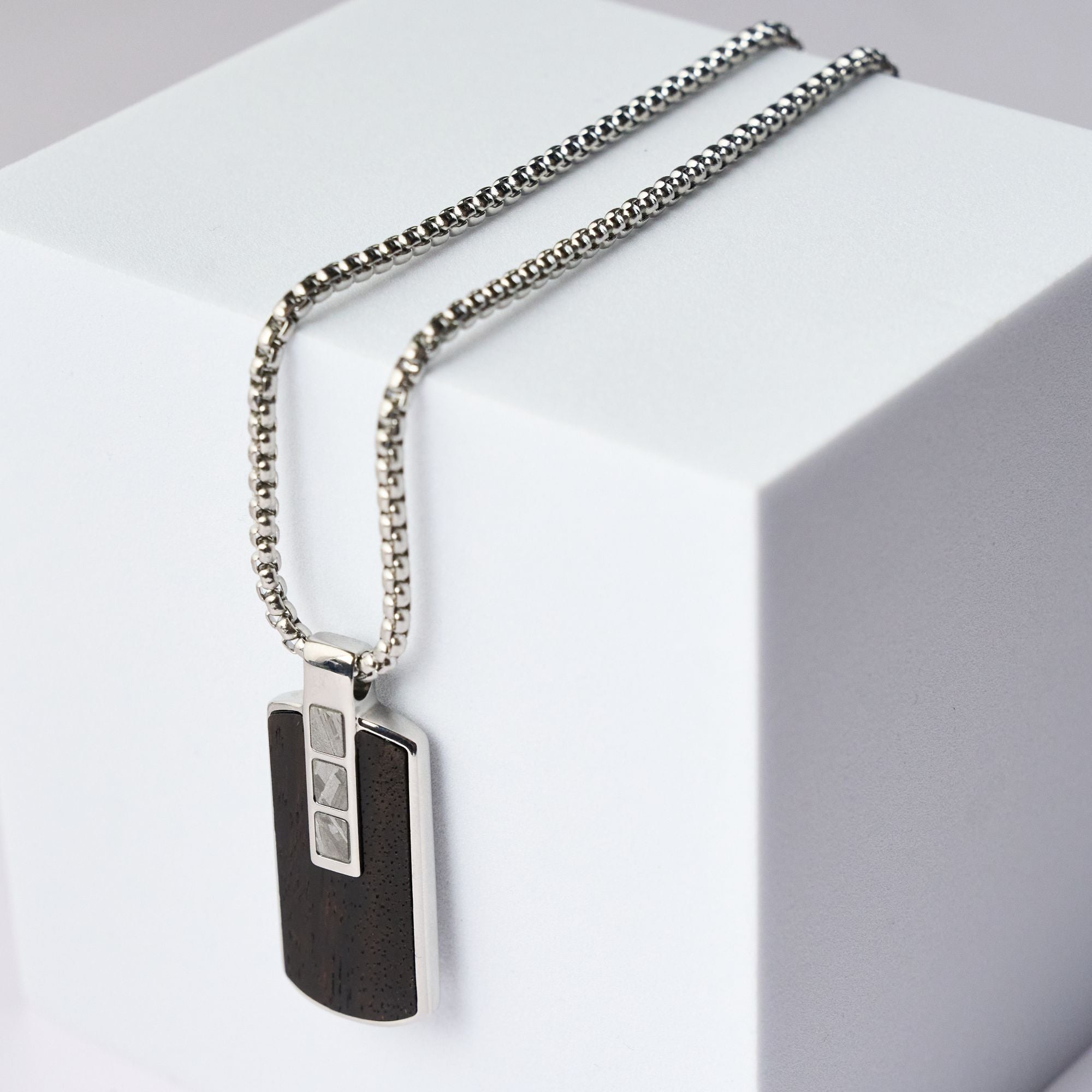 Accelero Dog Tag Dark Ebony Meteorite