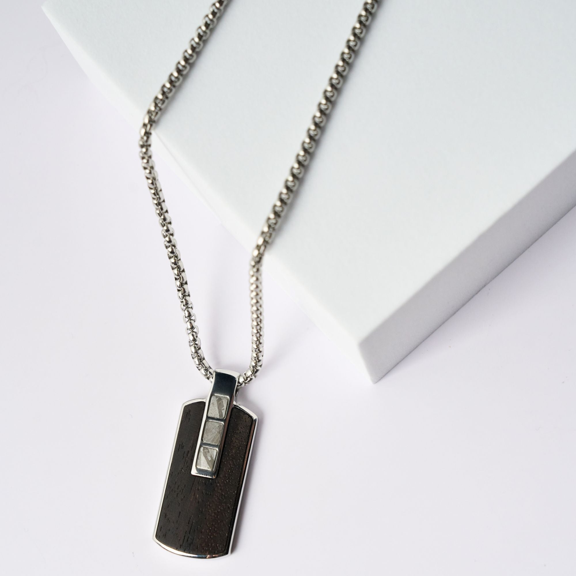 Accelero Dog Tag Dark Ebony Meteorite