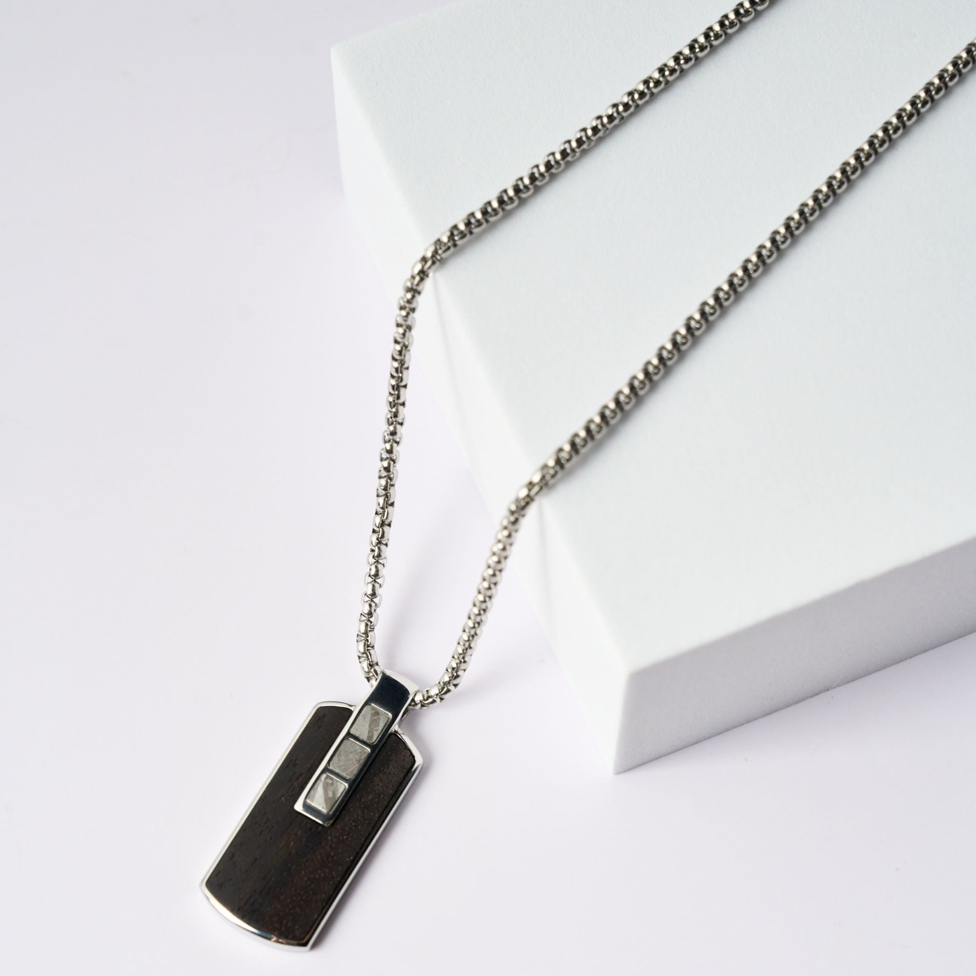 Accelero Dog Tag Dark Ebony Meteorite