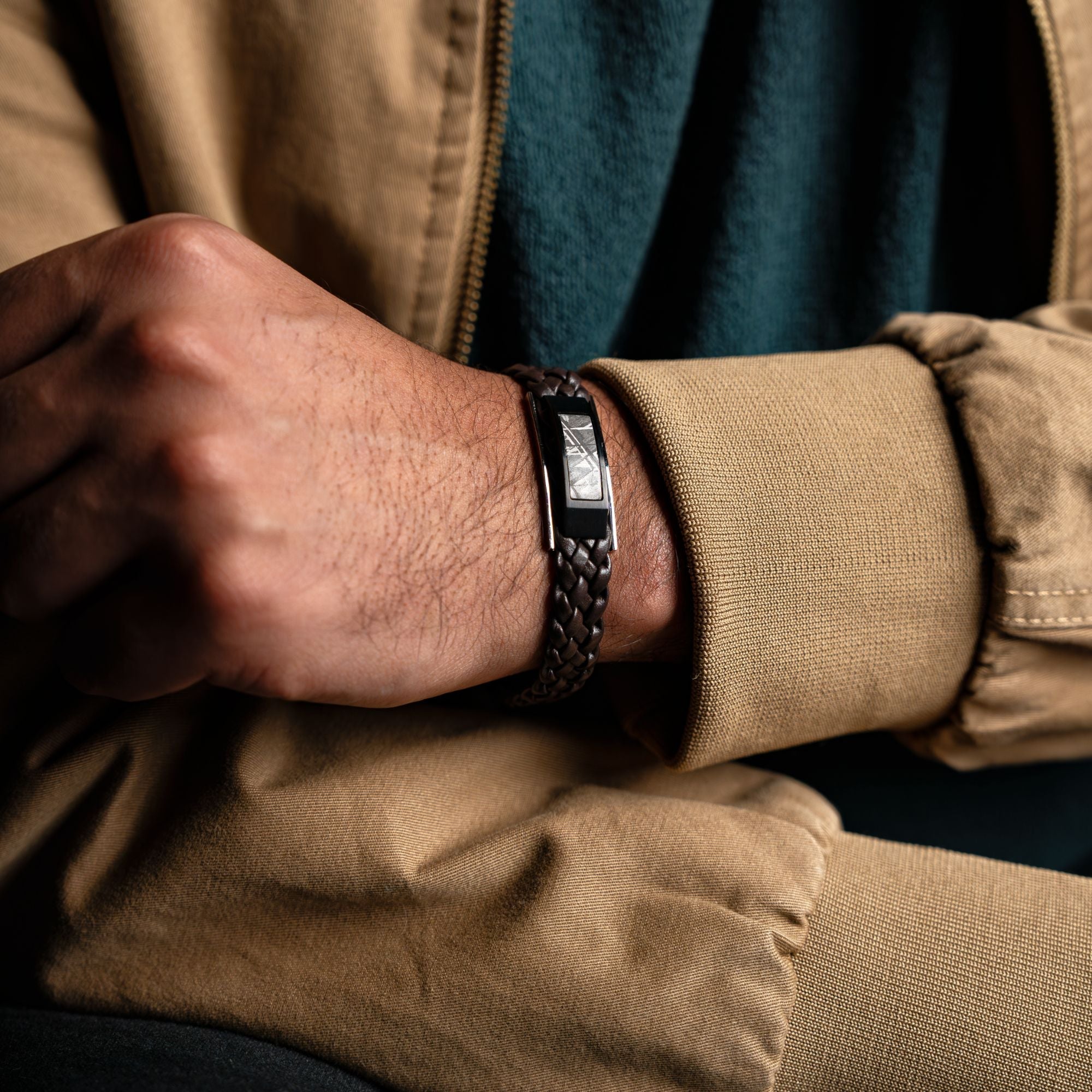 Accelero Leather Bracelet Gun Metal Meteorite