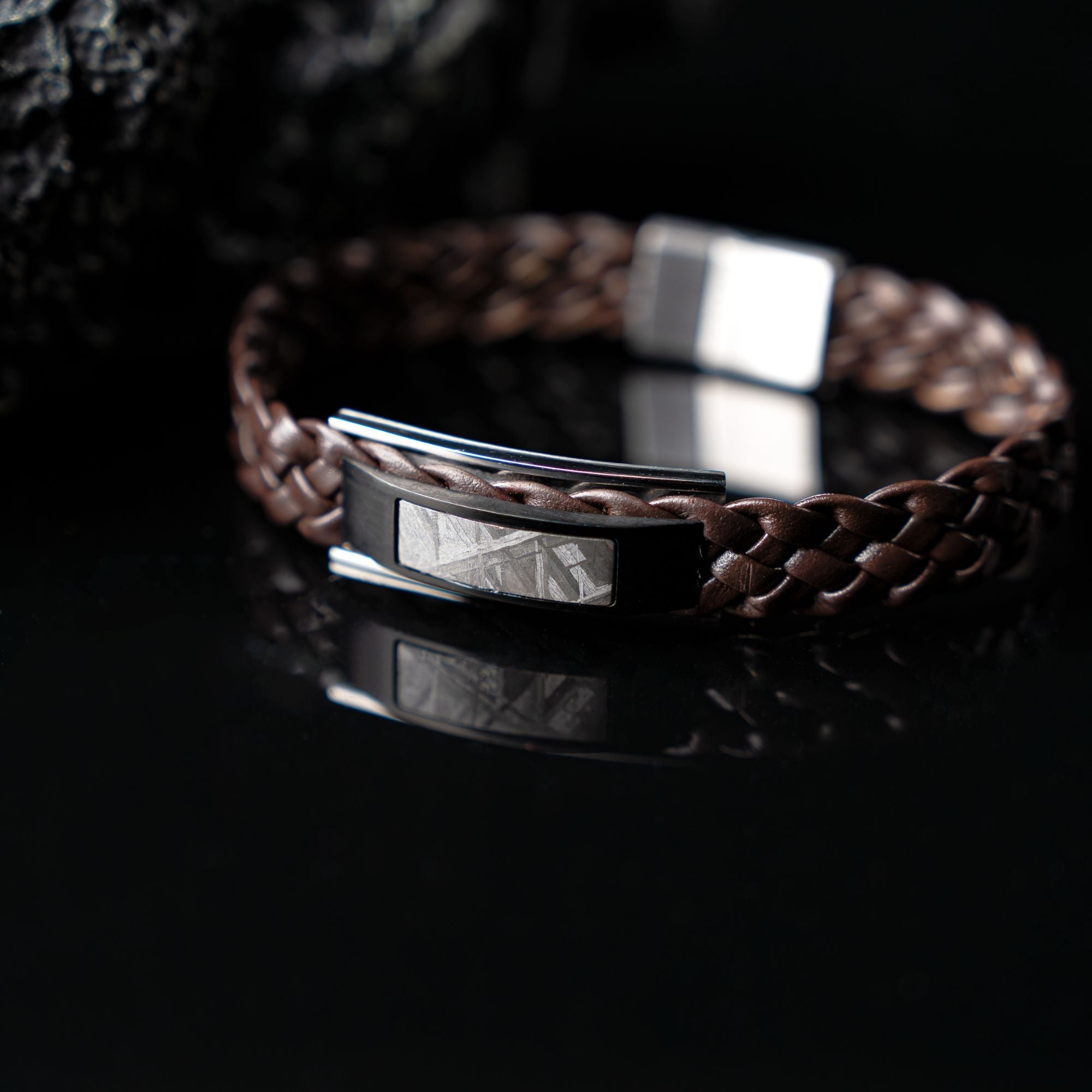 Accelero Leather Bracelet Gun Metal Meteorite