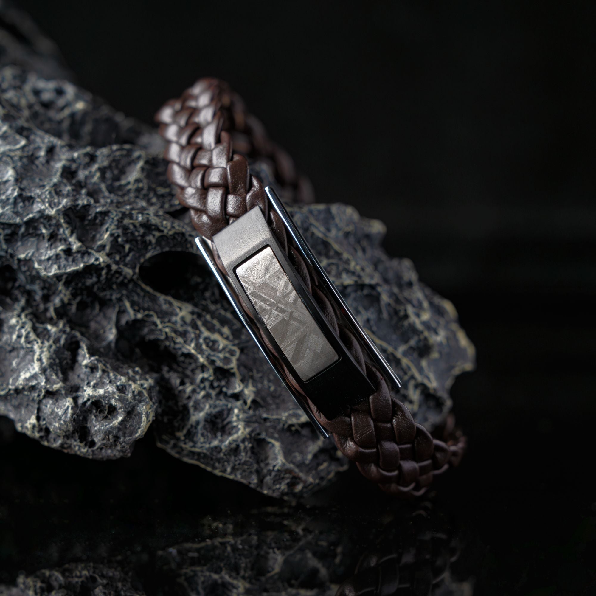 Accelero Leather Bracelet Gun Metal Meteorite