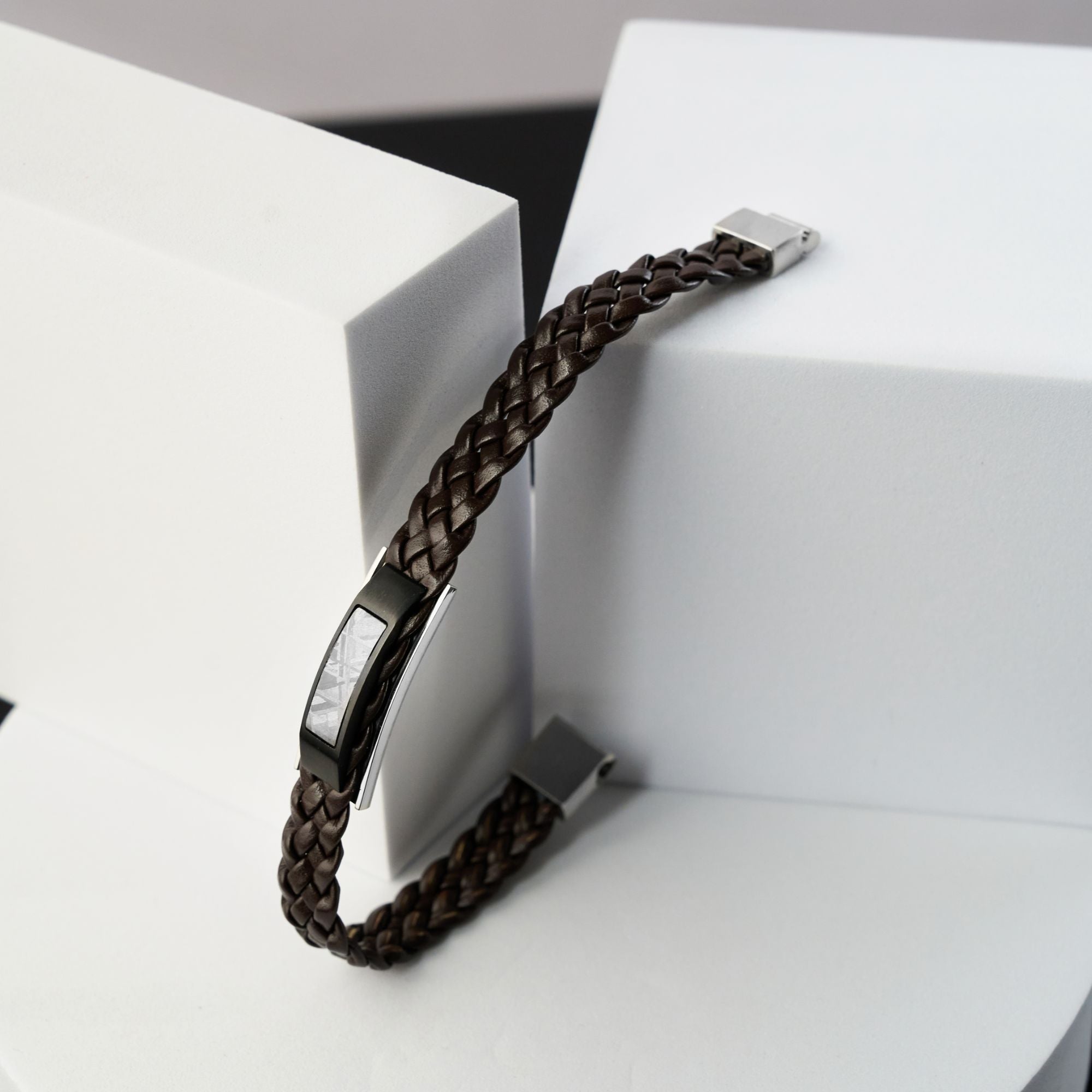 Accelero Leather Bracelet Gun Metal Meteorite