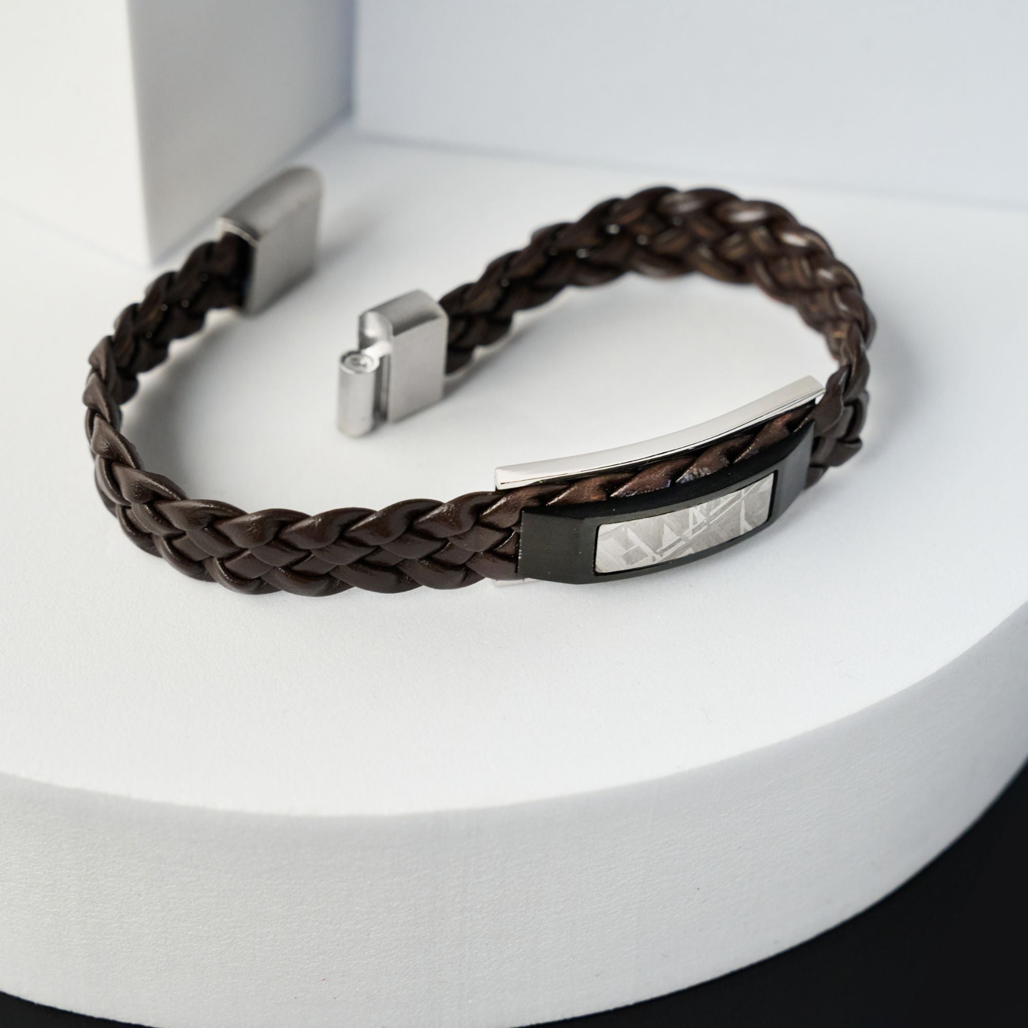 Accelero Leather Bracelet Gun Metal Meteorite