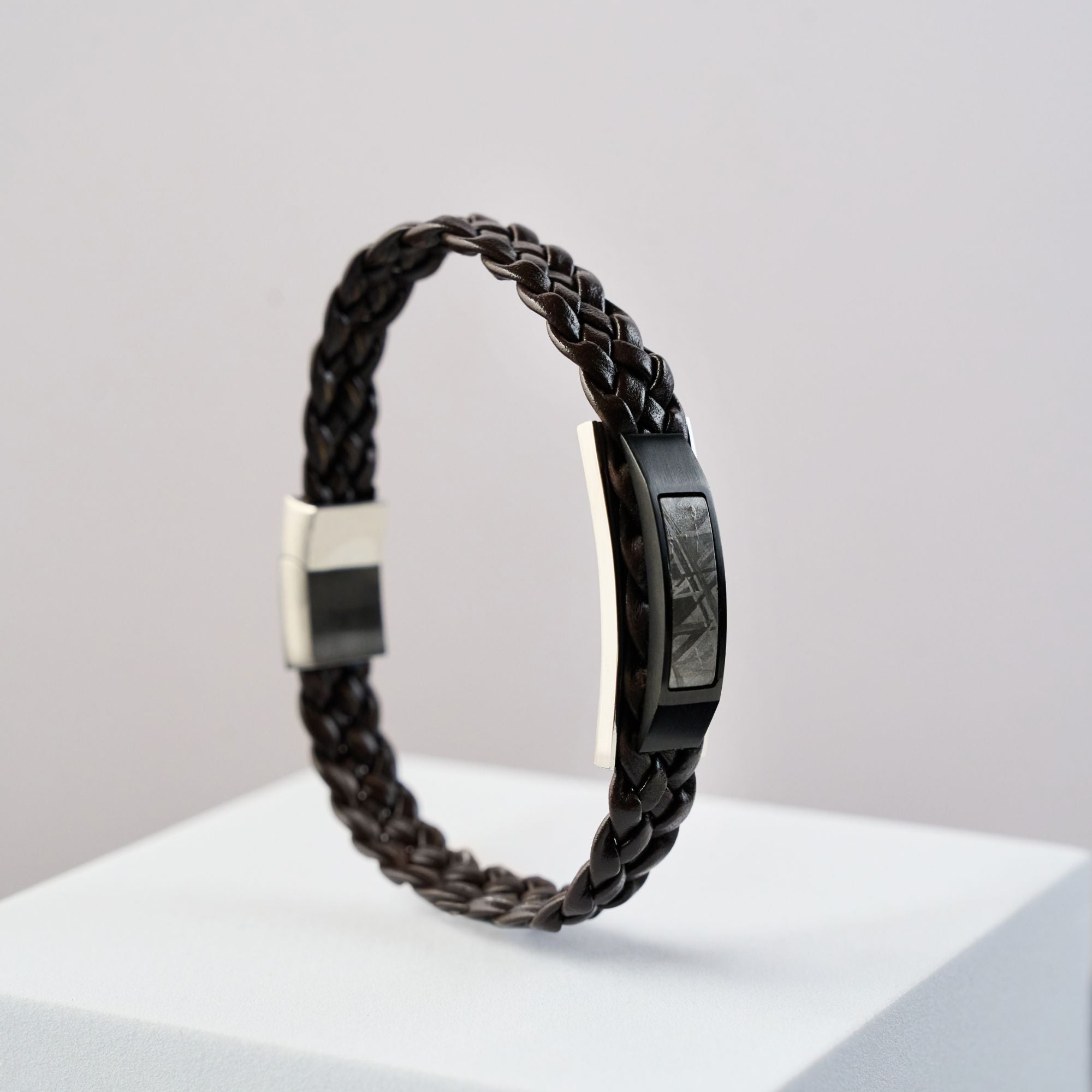 Accelero Leather Bracelet Gun Metal Meteorite