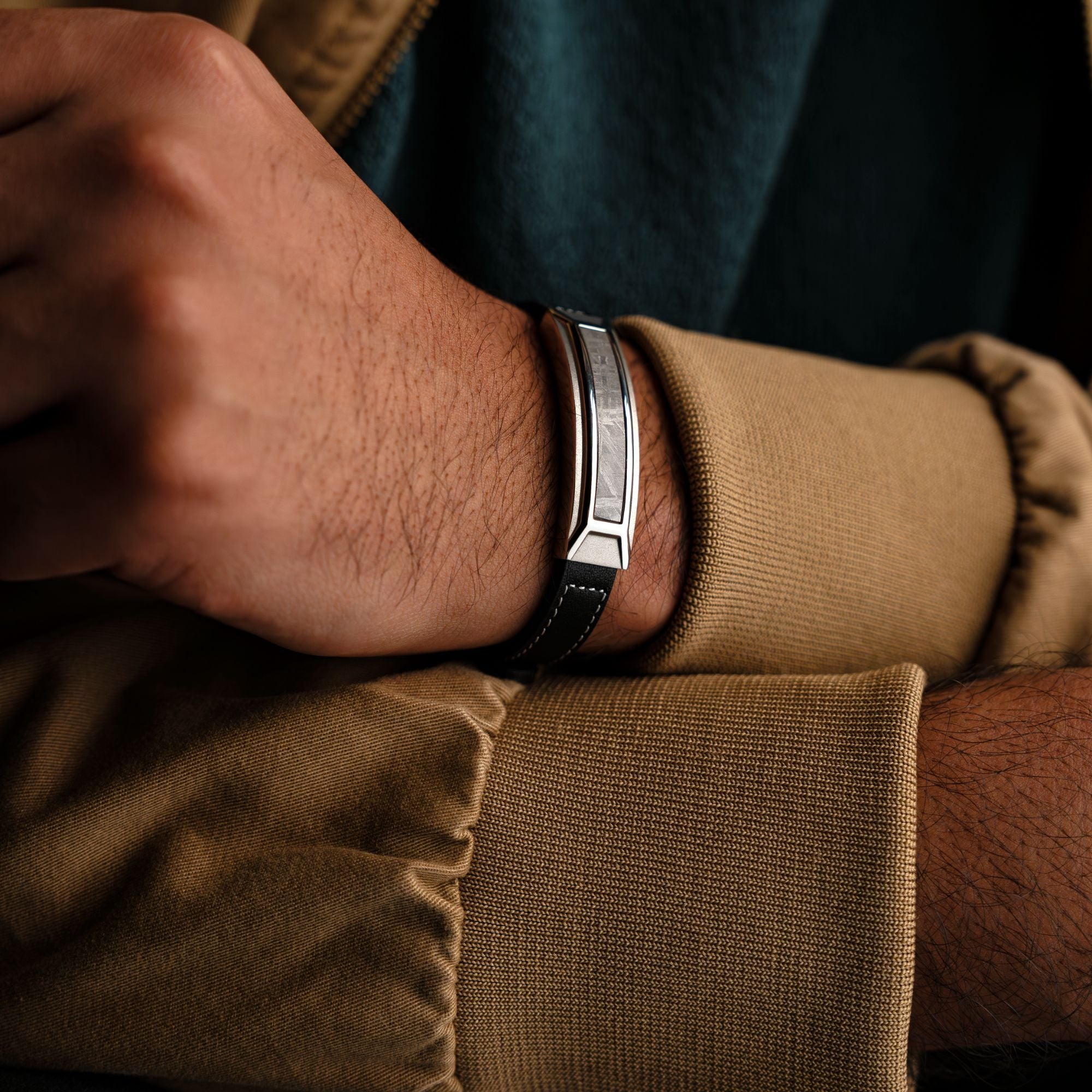 Vezeto Leather Bracelet Jet Black Meteorite