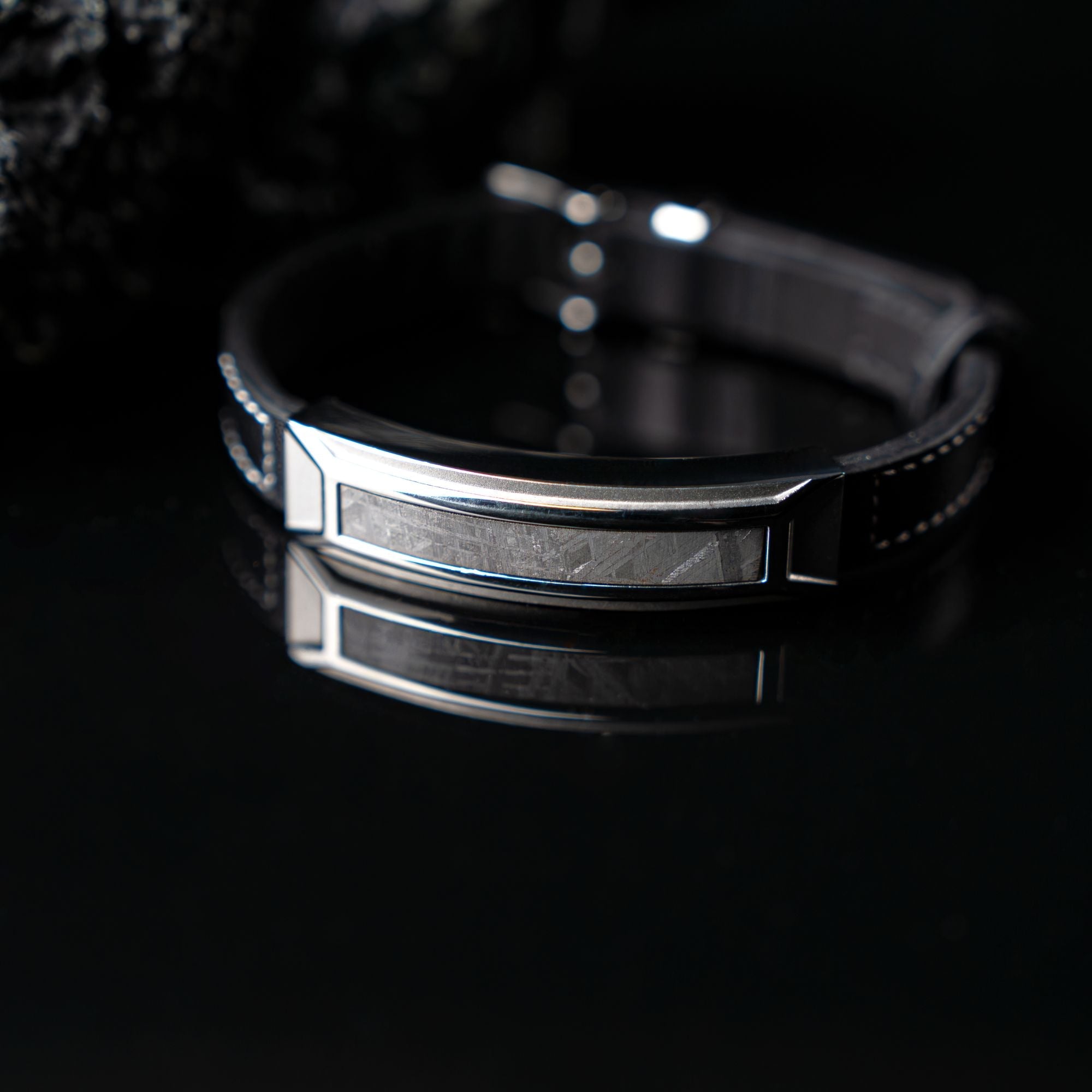 Vezeto Leather Bracelet Jet Black Meteorite