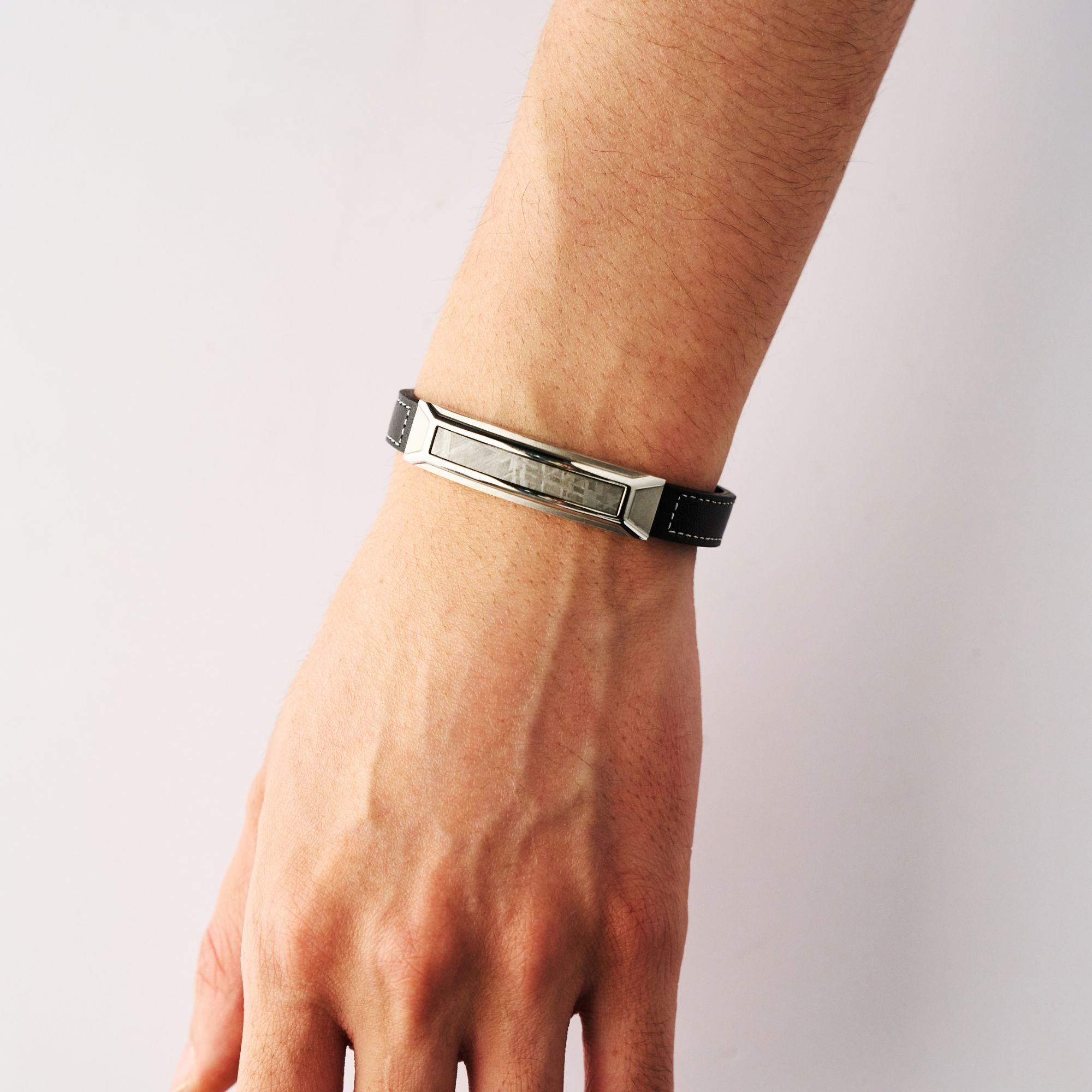 Vezeto Leather Bracelet Jet Black Meteorite