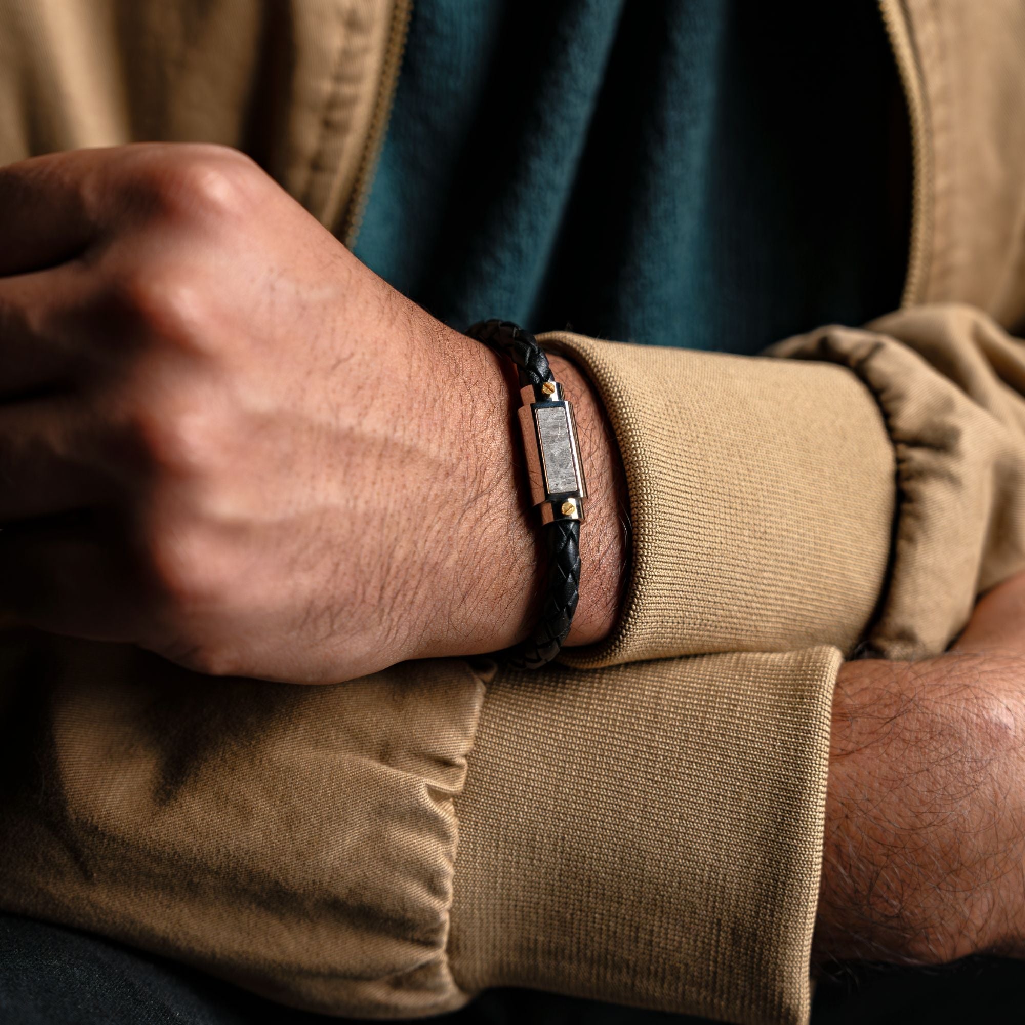Vezeto Leather Bracelet Black Meteorite