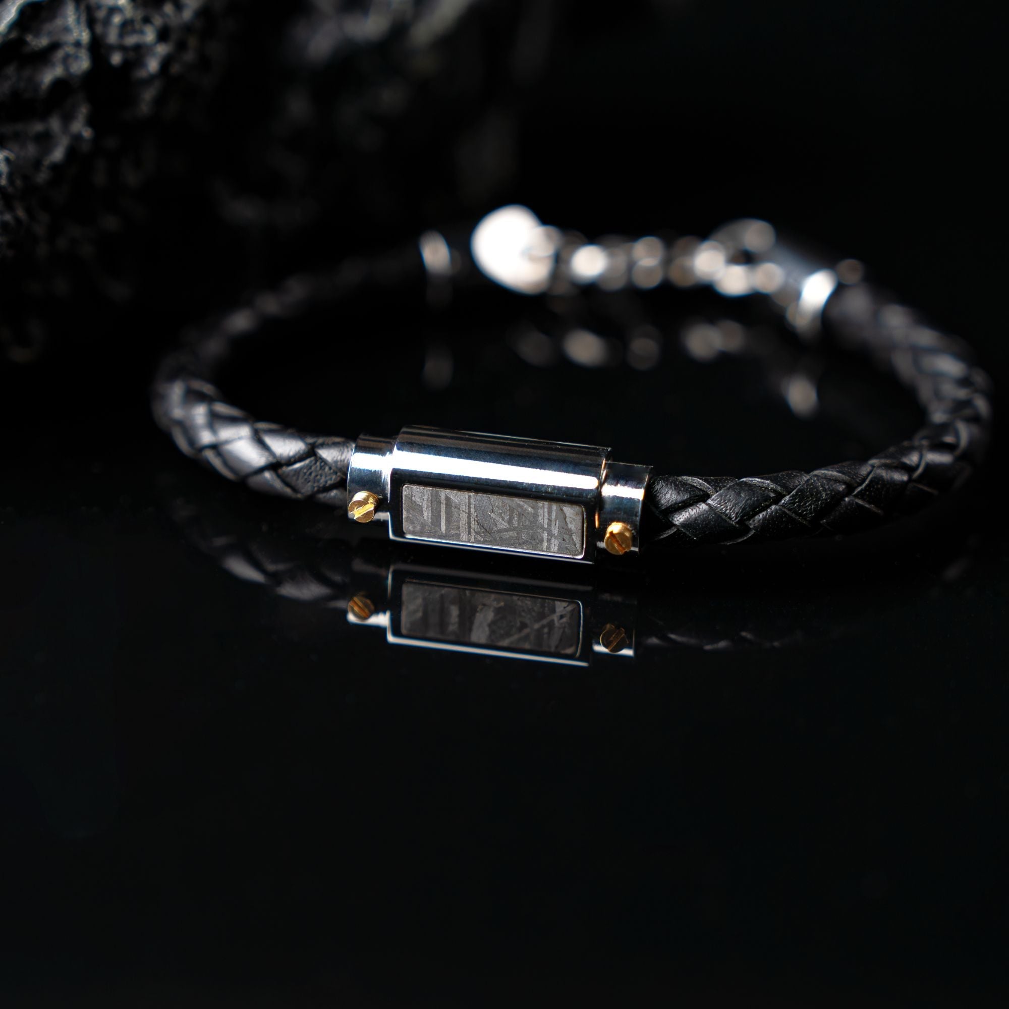 Vezeto Leather Bracelet Black Meteorite
