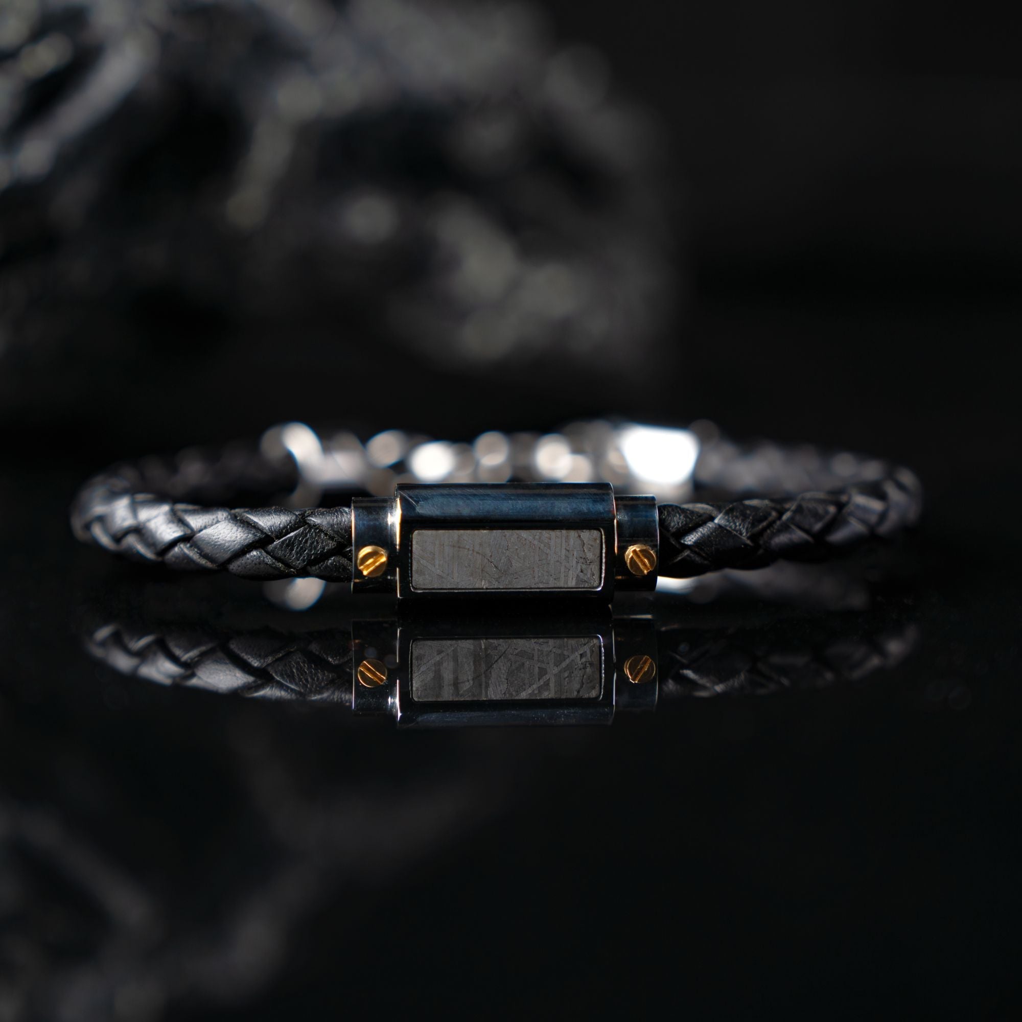 Vezeto Leather Bracelet Black Meteorite