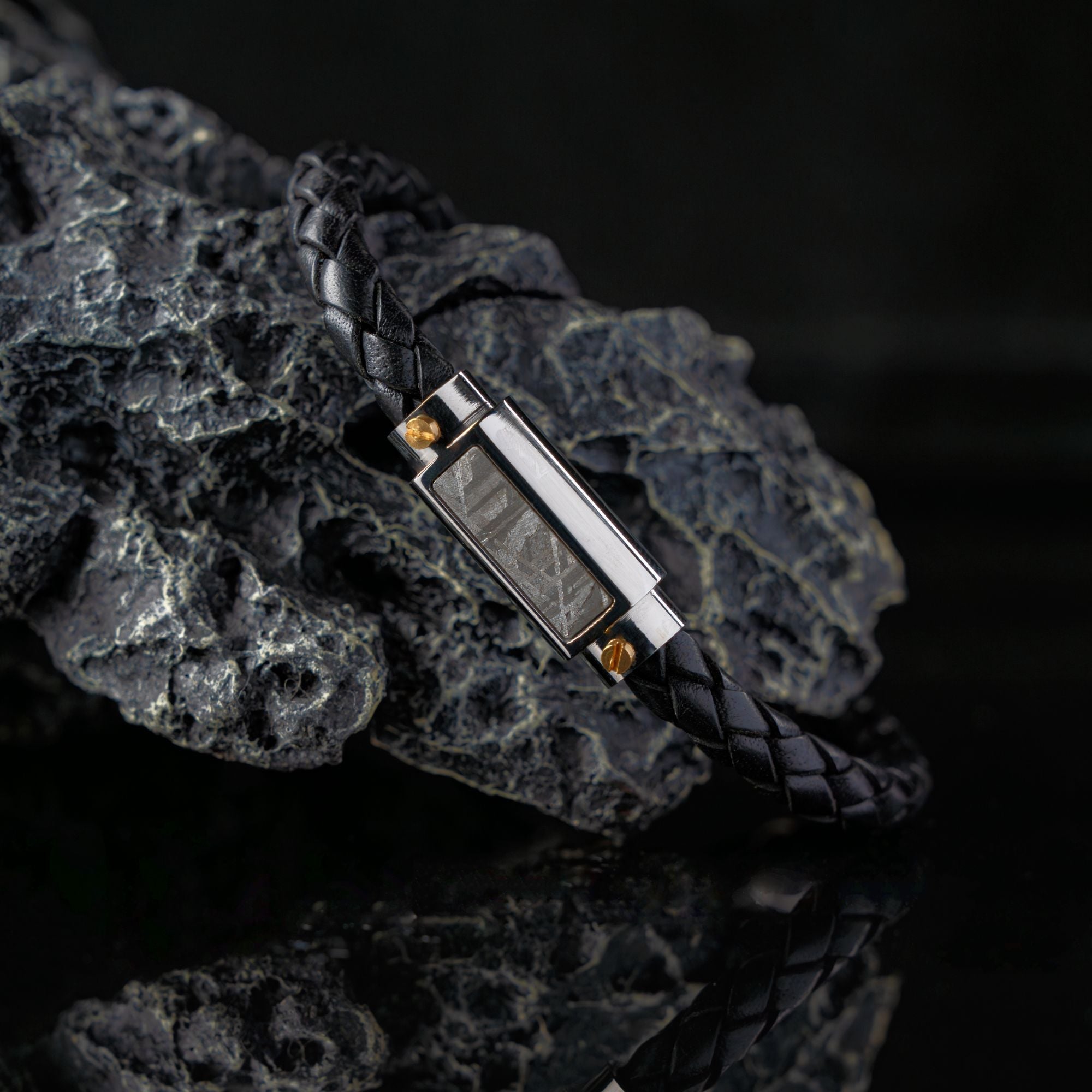 Vezeto Leather Bracelet Black Meteorite