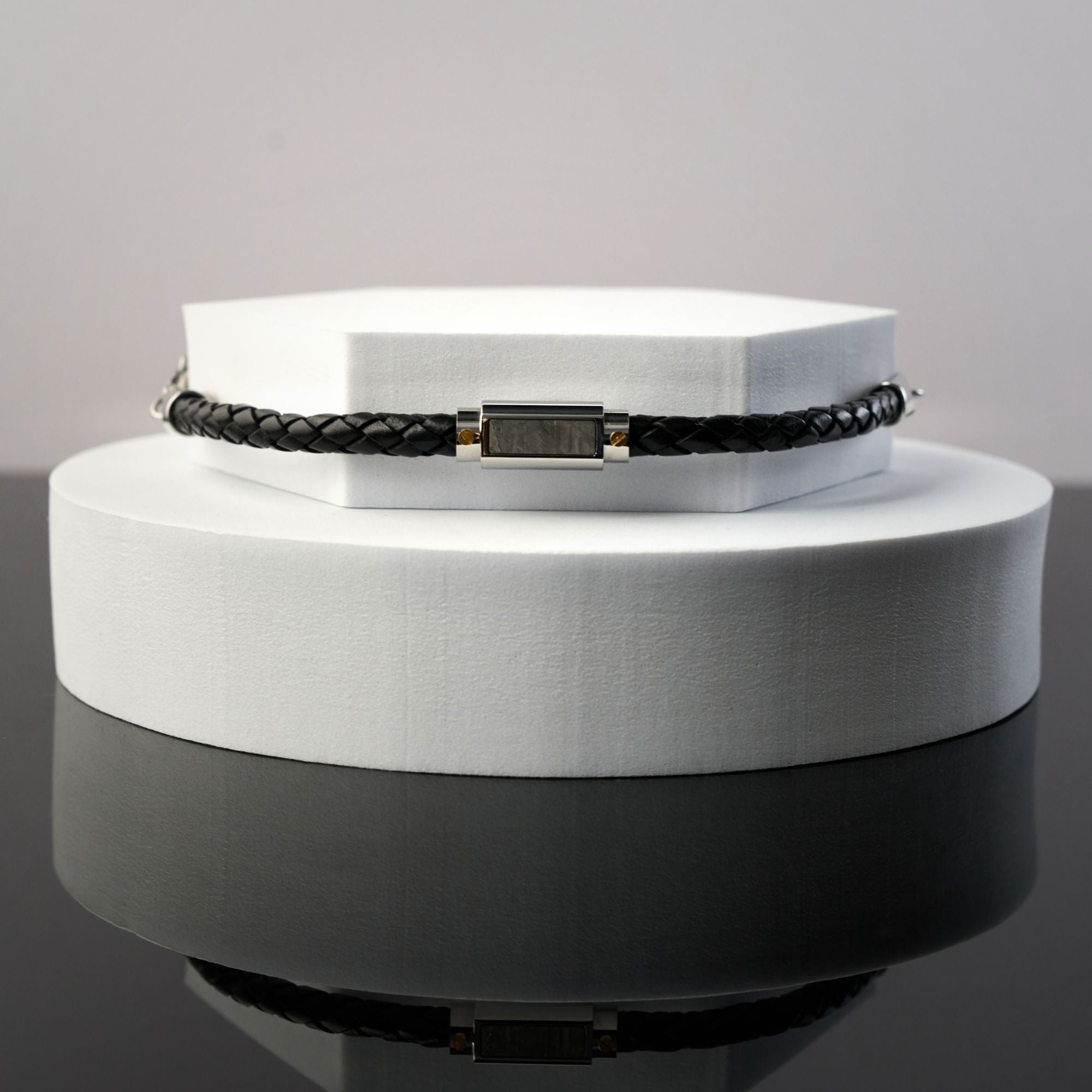 Vezeto Leather Bracelet Black Meteorite