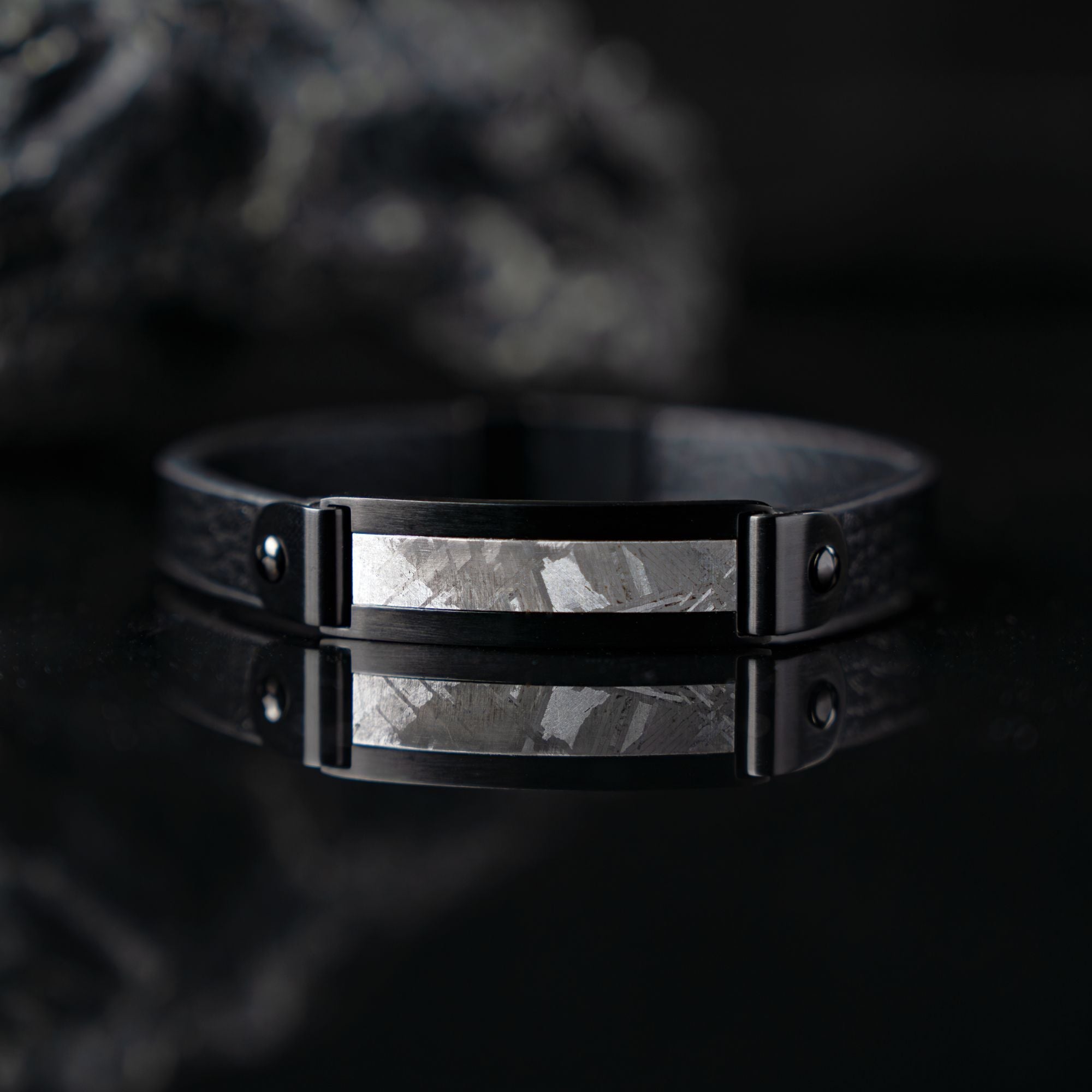 Vezeto Leather Bracelet Raven Black Meteorite